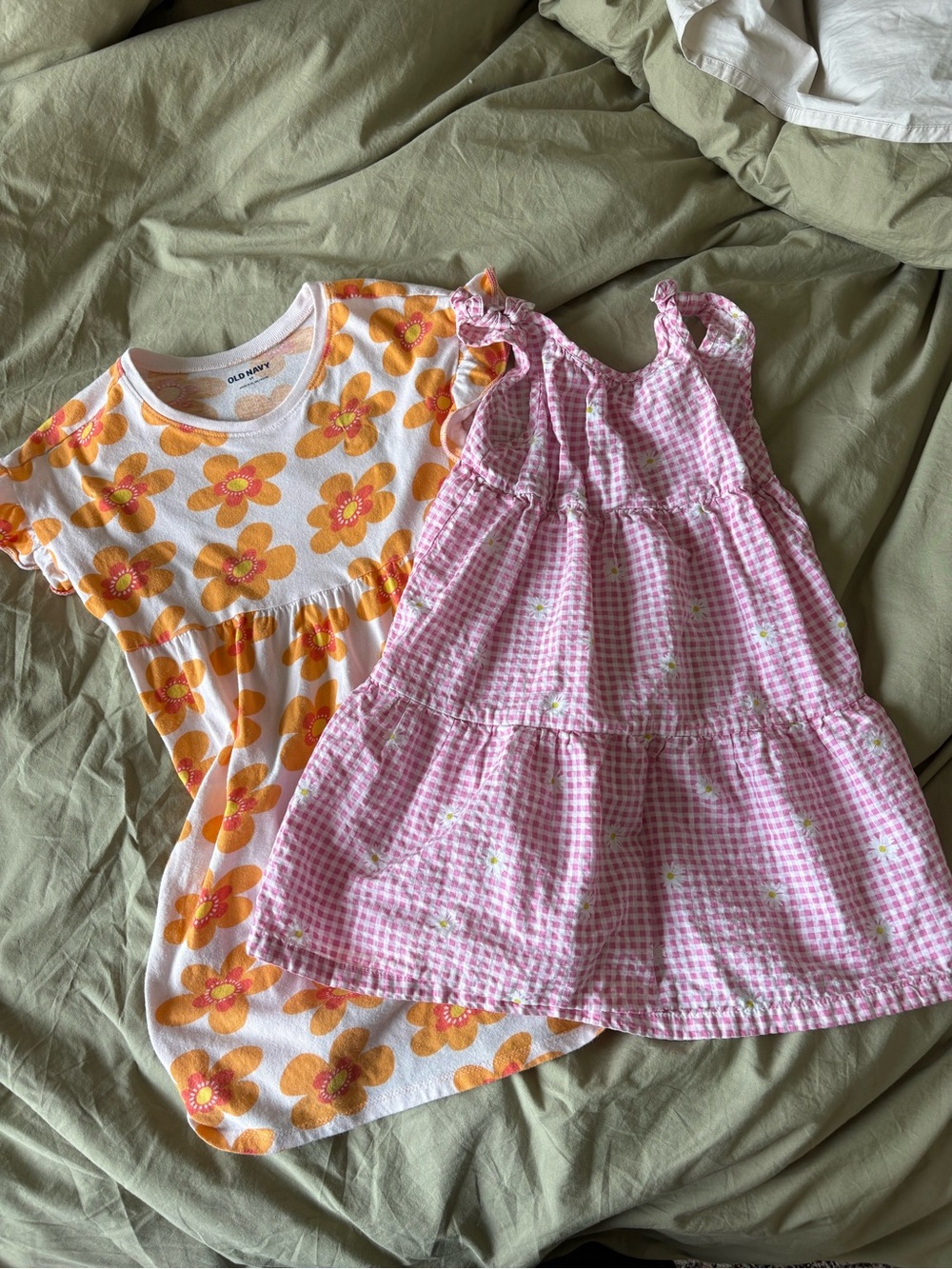 4 Little girl dresses 5T (Zara, Old Navy, Gap)